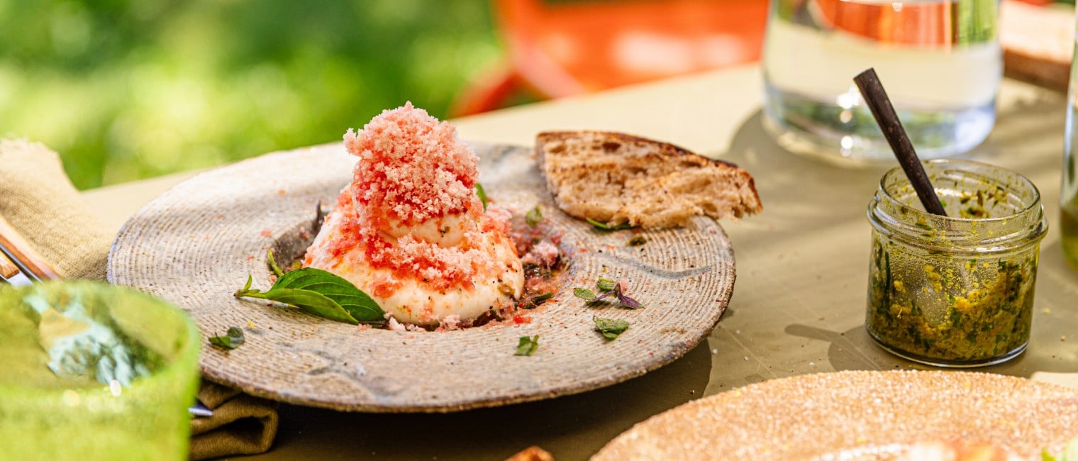 Geeiste Tomate auf Burrata