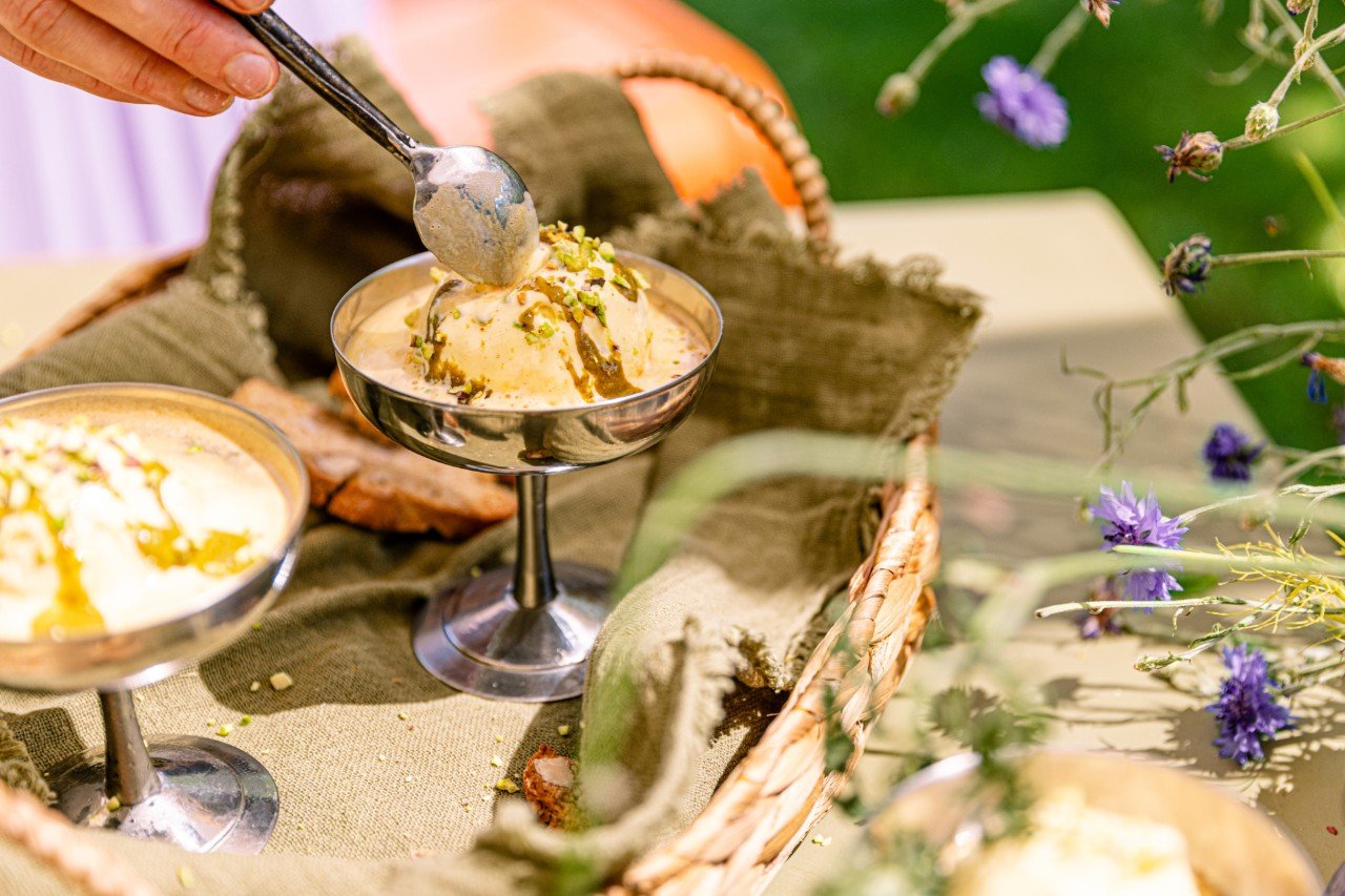 Affogato mit Eis und Pistaziencreme