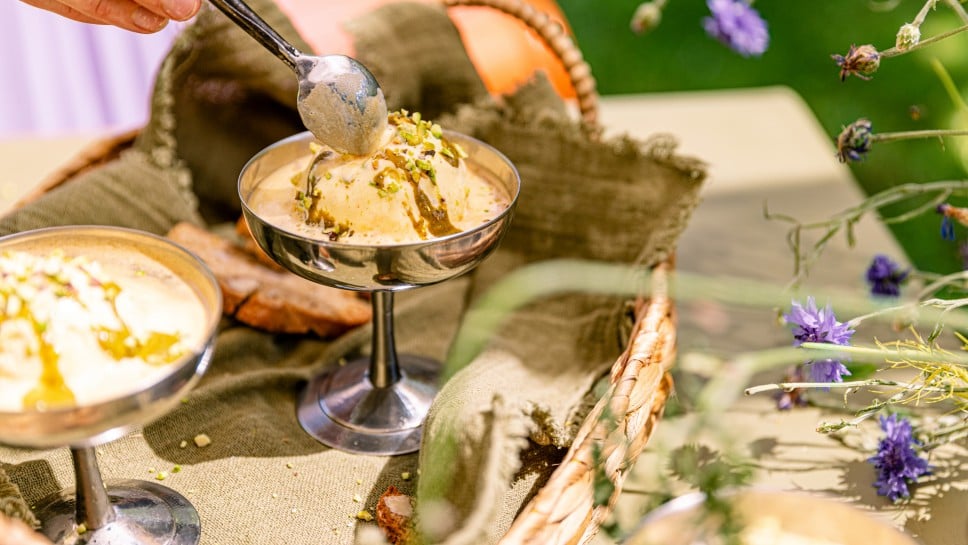 Affogato mit Eis und Pistaziencreme