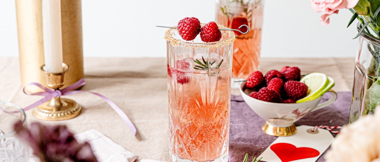 Rosato Spritz mit Rosmarin