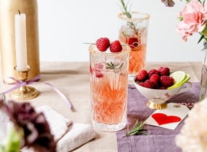 Rosato Spritz mit Rosmarin