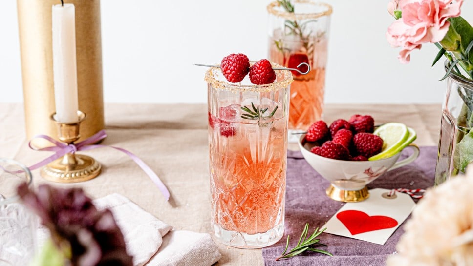 Rosato Spritz mit Rosmarin
