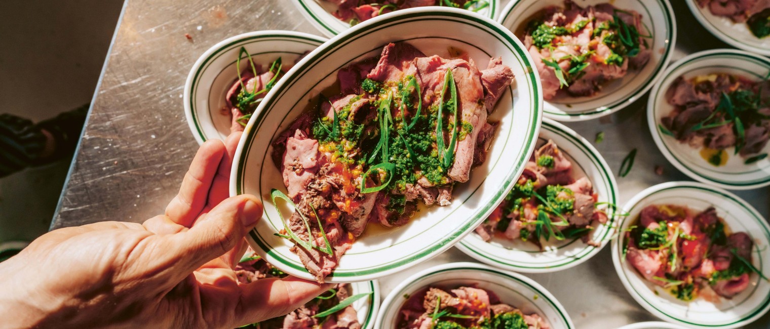 Roastbeef mit Kalamata-Aioli und Zhug