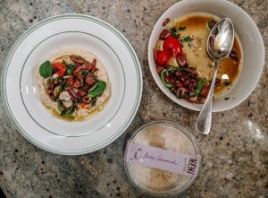Baba Ganoush mit Tomaten-Kalamata-Oliven-Salat
