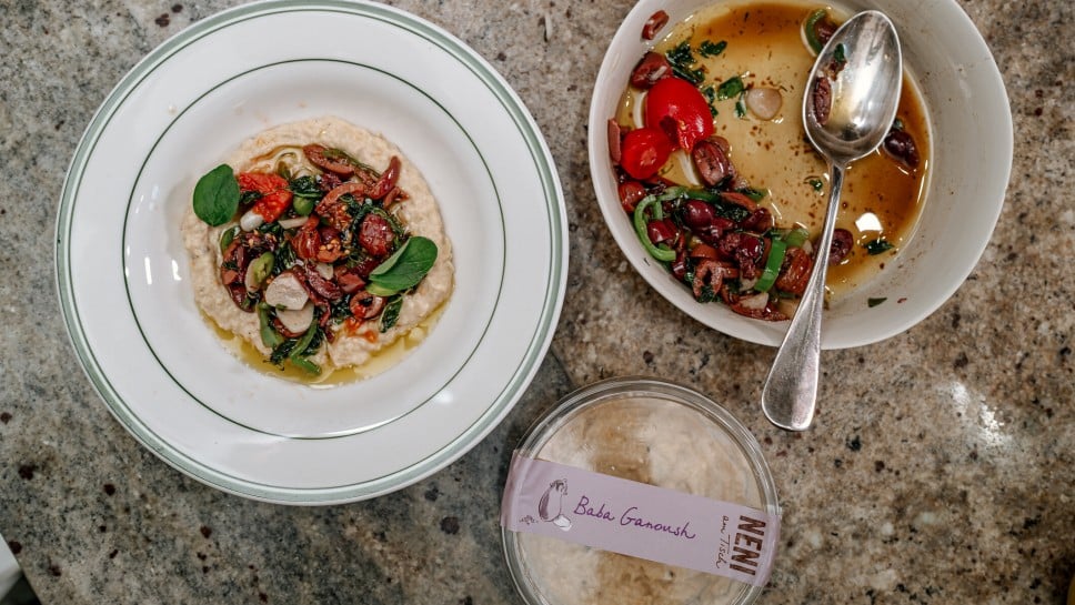 Baba Ganoush mit Tomaten-Kalamata-Oliven-Salat