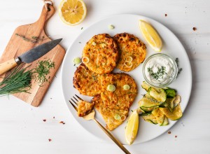 Knusprige Hüttenkäsetaler mit Zucchini aus dem Backofen