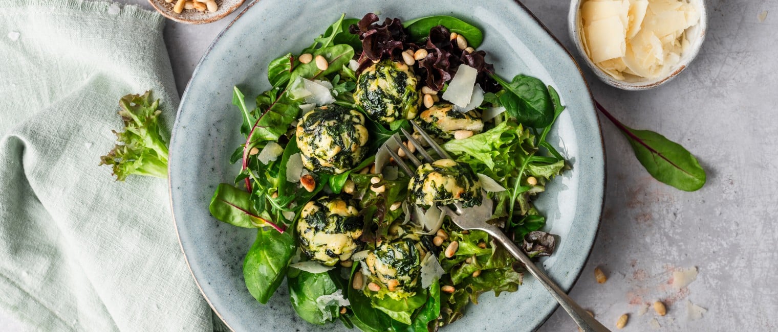 S-BUDGET Frühlinssalat mit Spinatknödel