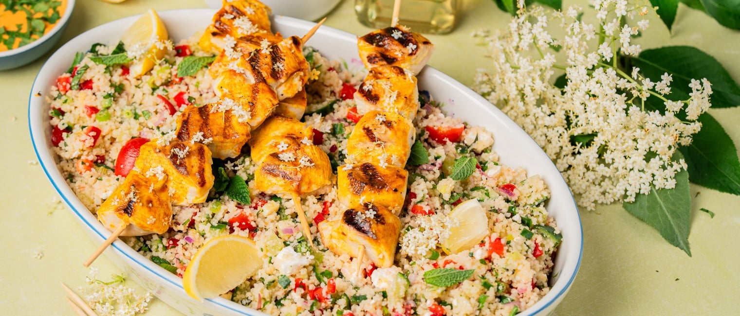 Hühnerspieße mit Holunder-Zitronen-Marinade und Couscous-Salat
