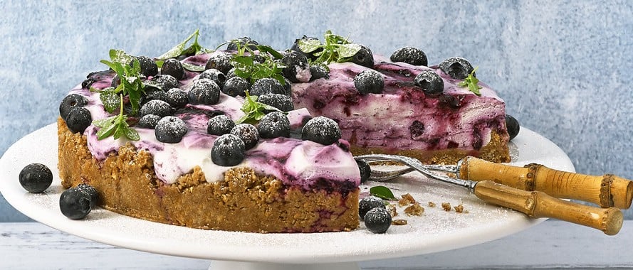 Knusprige Topfentorte mit Heidelbeeren