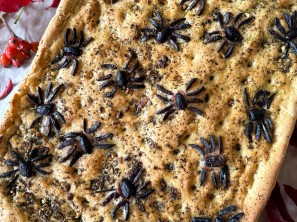 SPAR Mahlzeit! Spinnen-Focaccia Halloween