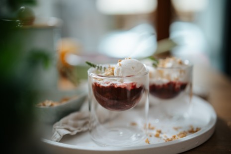 Vanilleeis mit Zwetschkenröster