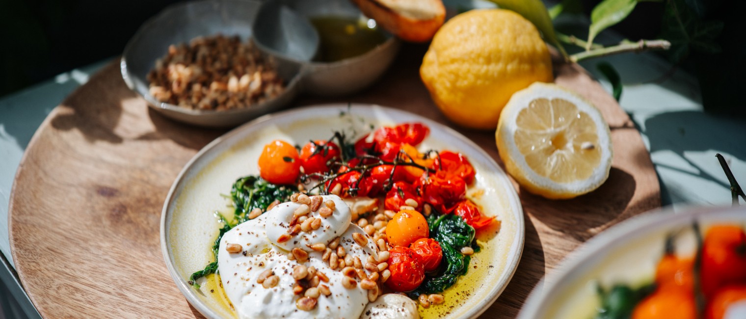 Burrata mit geschmolzenen Tomaten