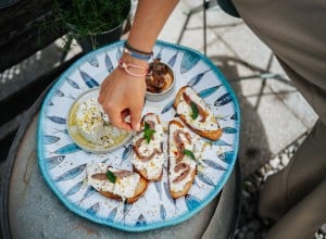 Crostini mit Sardelle & Zitrone