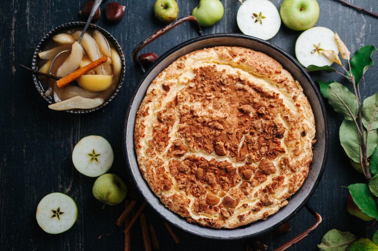 Flaumiger Maroni-Grießauflauf mit Apfel-Birnen-Kompott