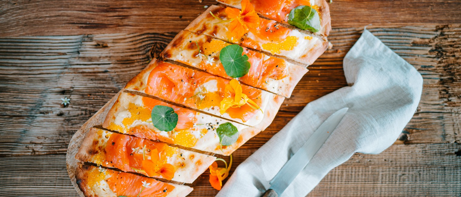 SPAR Mahlzeit Pizza Bianca mit Lachs und Kaviar