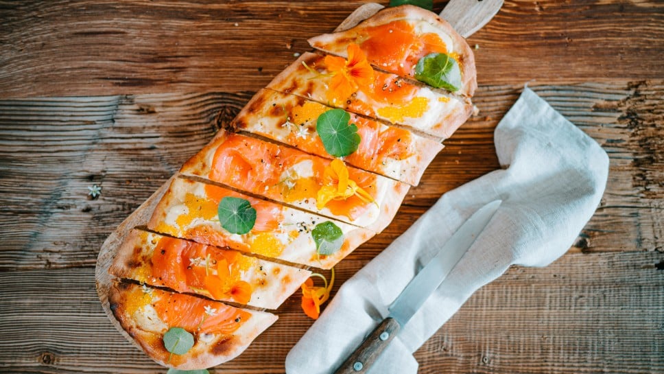 SPAR Mahlzeit Pizza Bianca mit Lachs und Kaviar