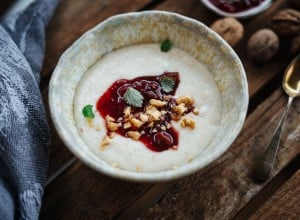 SPAR Mahlzeit Dinkelgrießcreme mit Zwetschkenröster