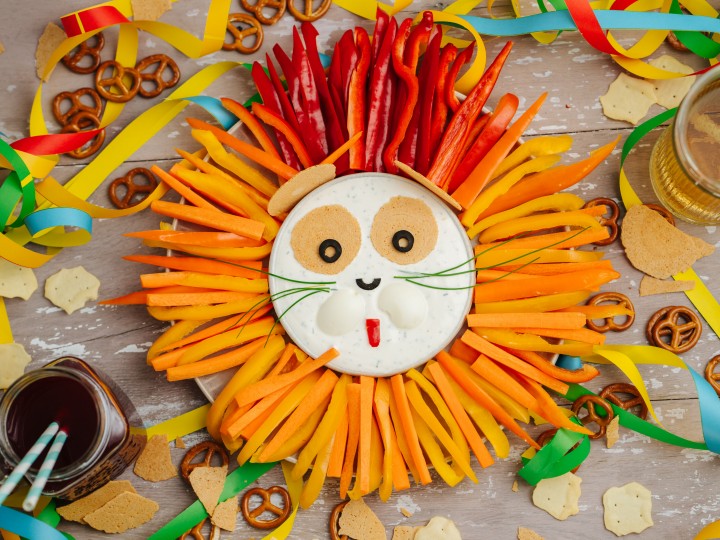 Partylöwe mit Gemüsesticks