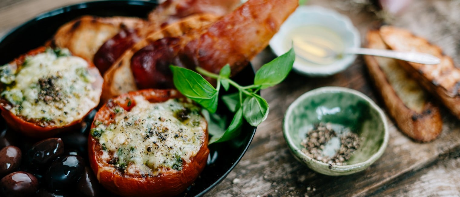 SPAR Mahlzeit Gegrillte Kräuter Tomaten mit Bergkäse