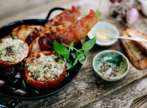 SPAR Mahlzeit Gegrillte Kräuter Tomaten mit Bergkäse