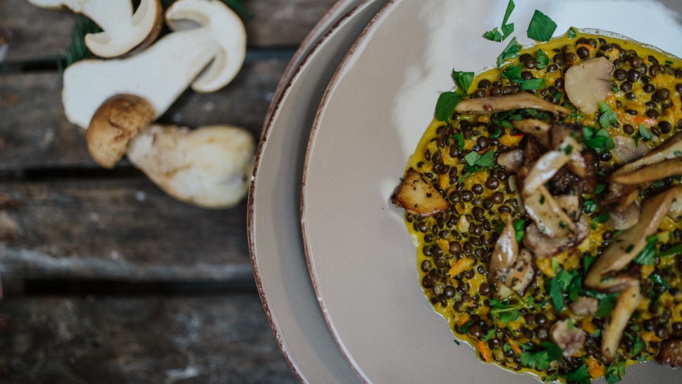 Cremiges Berglinsenrisotto mit Kürbis und Pilzen