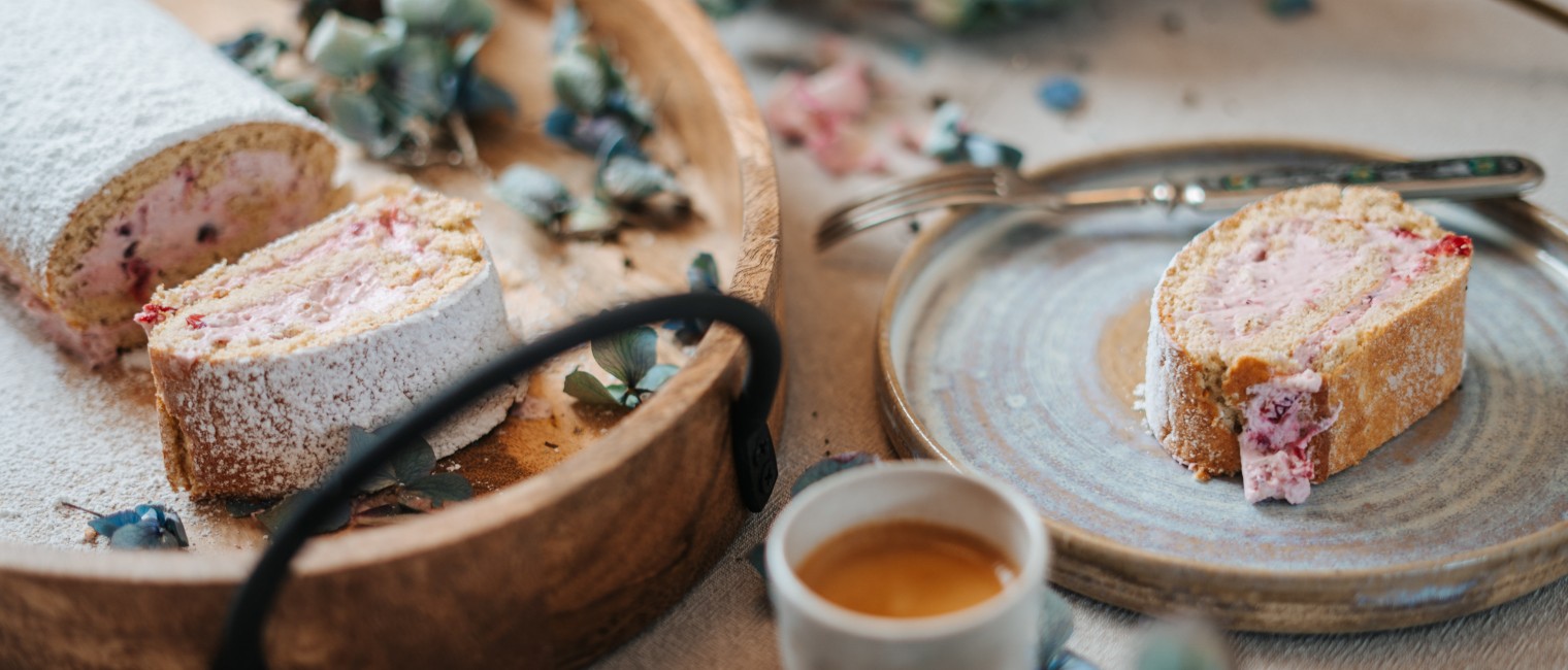 SPAR Mahlzeit Buchweizenroulade mit Preiselbeer-Topfen-Creme