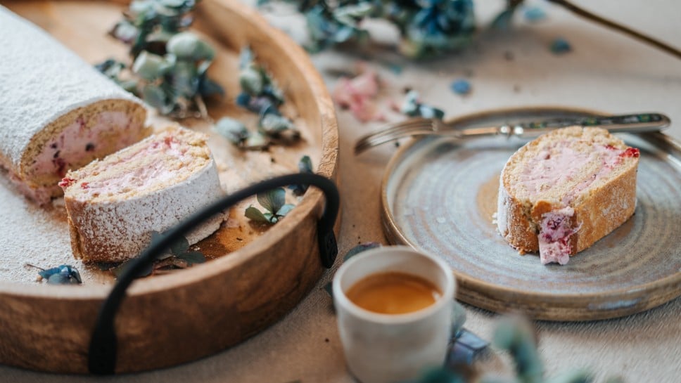 SPAR Mahlzeit Buchweizenroulade mit Preiselbeer-Topfen-Creme