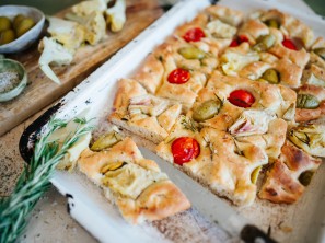 SPAR Mahlzeit Oliven-Focaccia mit Artischocken und Rosmarin