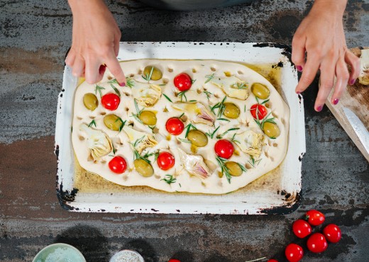 SPAR Mahlzeit Oliven-Focaccia mit Artischocken und Rosmarin SPAR Mahlzeit Oliven-Focaccia mit Artischocken und Rosmarin