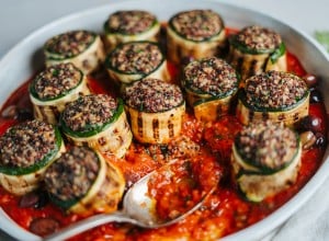 SPAR Mahlzeit Zucchini-Quinoa-Röllchen mit spicy Tomaten-Salsa