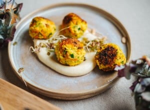 SPAR Mahlzeit Knusprige Hirse-Karotten-Bällchen mit Karfiolcreme