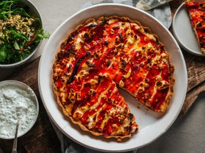 SPAR Mahlzeit Geschmorte Einkorn-Paprika-Tarte mit Mangold-Gemüse