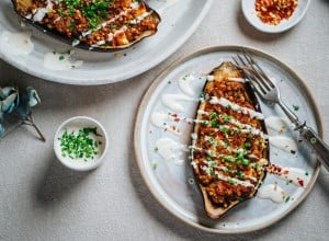 SPAR Mahlzeit Gefüllte Melanzani mit Buchweizen und Tahin-Dressing