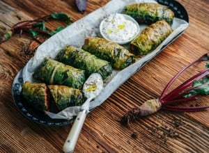 SPAR Mahlzeit Mangold-Röllchen mit Goldhirse und roter Rübe