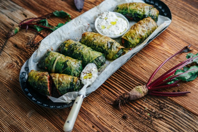 SPAR Mahlzeit Mangold-Röllchen mit Goldhirse und roter Rübe