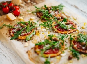 SPAR Mahlzeit Thunfisch-Pizza mit Tomaten und Rucola