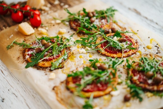 SPAR Mahlzeit Thunfisch-Pizza mit Tomaten und Rucola