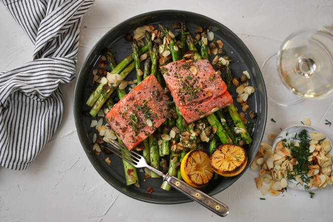 SPAR Mahlzeit Zitronenlachs auf Grilliertem Spargel
