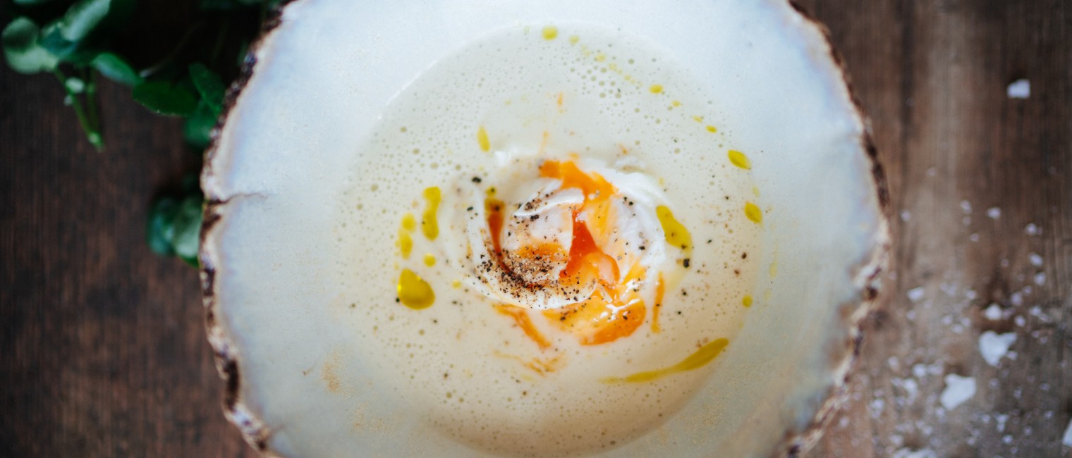 SPAR Mahlzeit Spargelcremesuppe mit pochiertem Ei und Brunnenkresse