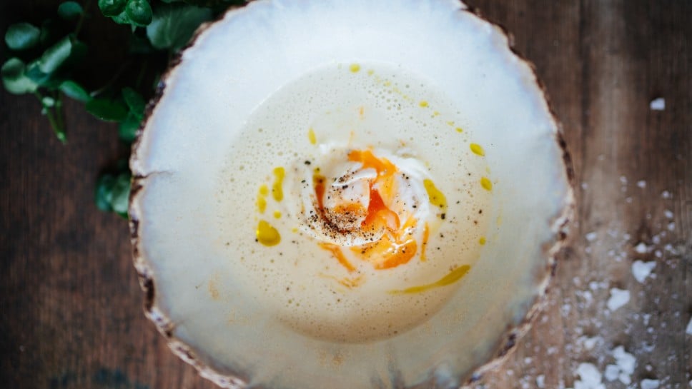 SPAR Mahlzeit Spargelcremesuppe mit pochiertem Ei und Brunnenkresse