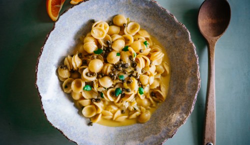 SPAR Mahlzeit Orecchiette mit karamellisiertem Chicorèe, Orangen und Dolcelatte SPAR Mahlzeit Orecchiette mit karamellisiertem Chicorèe, Orangen und Dolcelatte