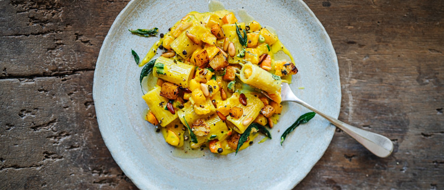 SPAR Mahlzeit Kürbis-Pasta mit Schafskäse und Salbei