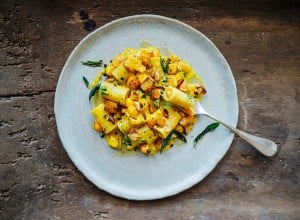 Kürbis-Pasta mit Schafskäse und Salbei