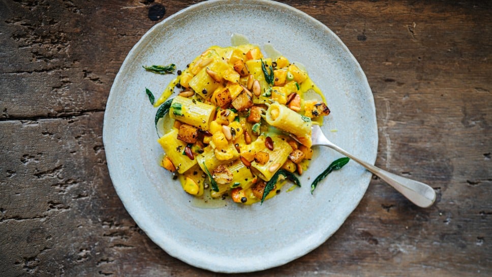 SPAR Mahlzeit Kürbis-Pasta mit Schafskäse und Salbei
