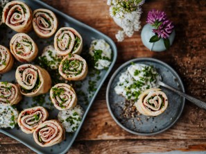 SPAR Mahlzeit! Prosciutto-Röllchen mit Frischkäse und Rucola von oben