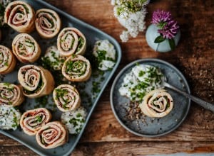 SPAR Mahlzeit! Prosciutto-Röllchen mit Frischkäse und Rucola von oben