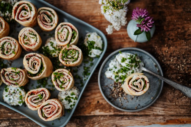 SPAR Mahlzeit! Prosciutto-Röllchen mit Frischkäse und Rucola von oben