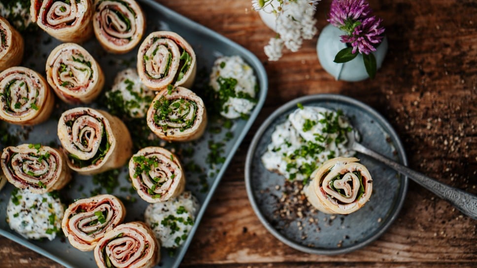 SPAR Mahlzeit! Prosciutto-Röllchen mit Frischkäse und Rucola von oben