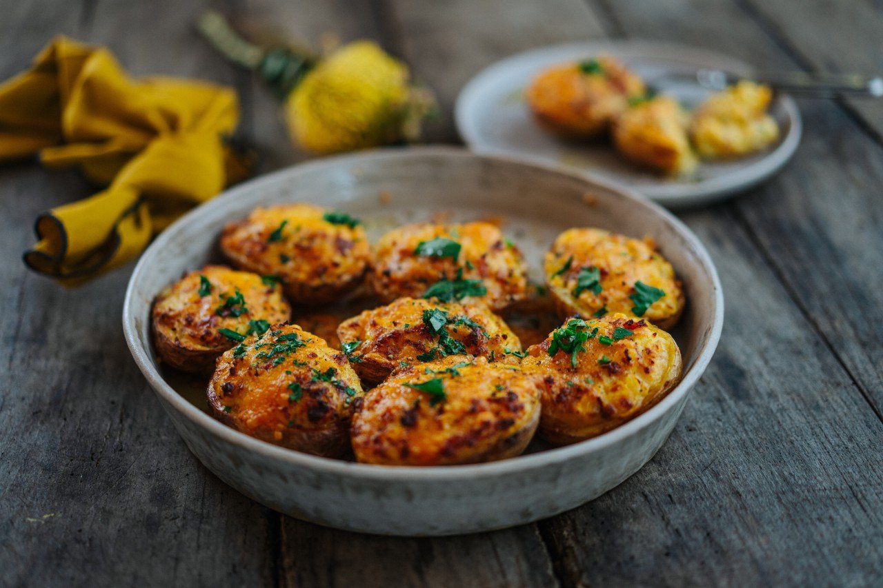Gefüllte Ofen-Erdäpfel mit Cheddar und Speck
