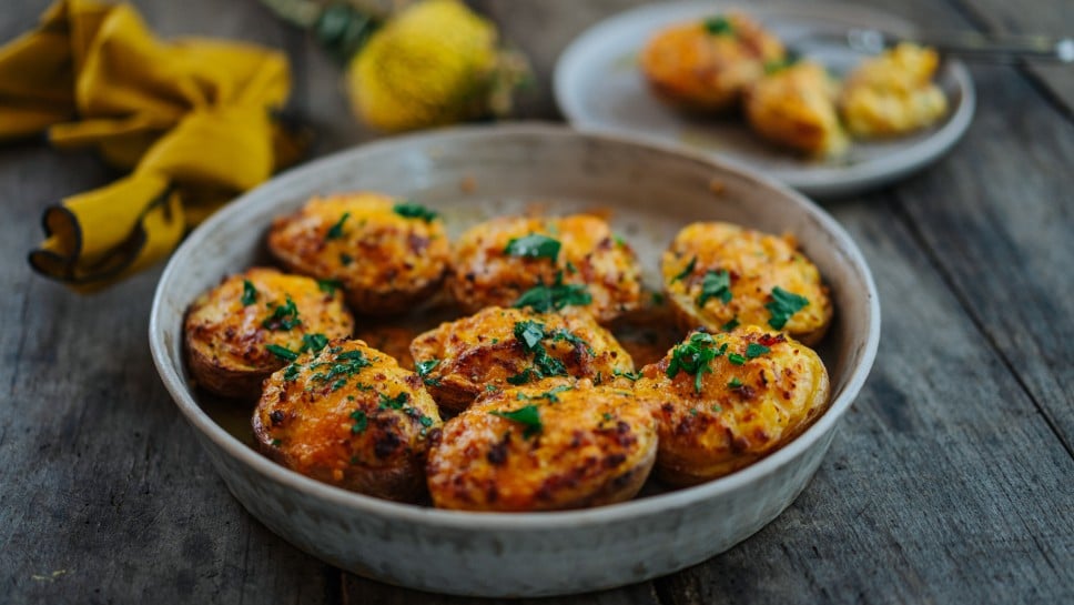 Gefüllte Ofen-Erdäpfel mit Cheddar und Speck
